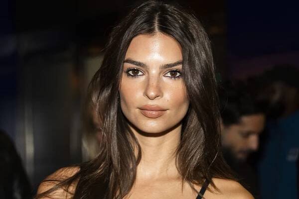 Emily Ratajkowski