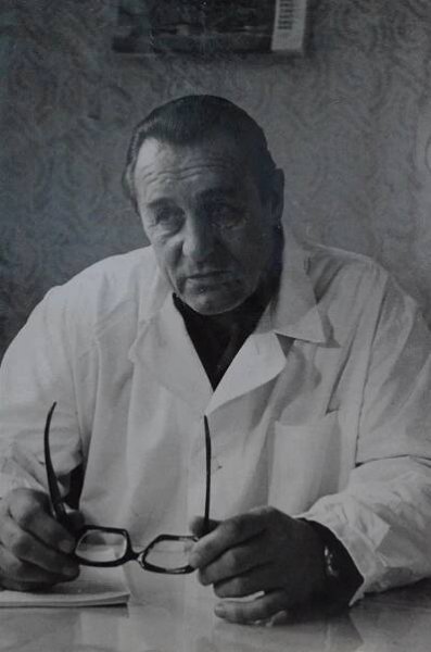 MUDr. Robert Moudr ve své ordinaci v Novém Rychnově.