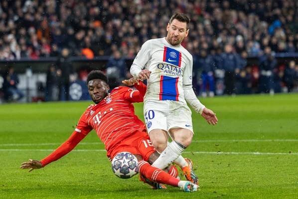 Bayern Mnichov 2:0 Paris Saint-Germain, postupuje do čtvrtfinále s celkovým skóre 3:0