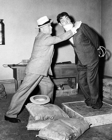 BLONDIE'S ANNIVERSARY, from left: William Frawley, Arthur Lake, 1947
