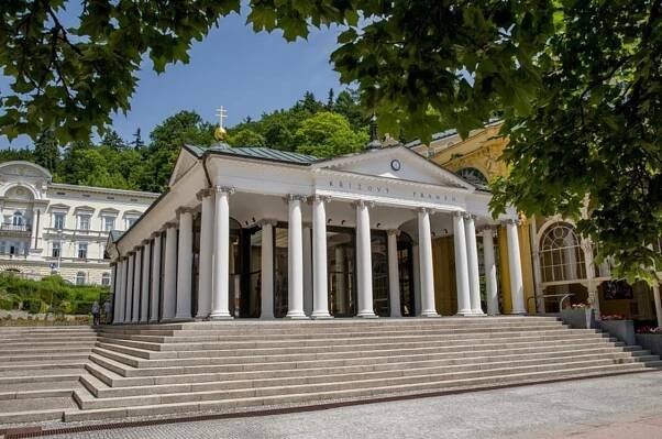 Schválení příspěvku z rozpočtu Karlovarského kraje na projekt „Renovace schodišť na kolonádu v Mariánských Lázních“