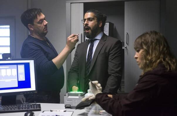 Volejte policii 110 - In Flammen - Z filmu - Charly Hübner, Atheer Adel
