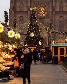 Vánoční trhy na náměstí Míru v Praze.
