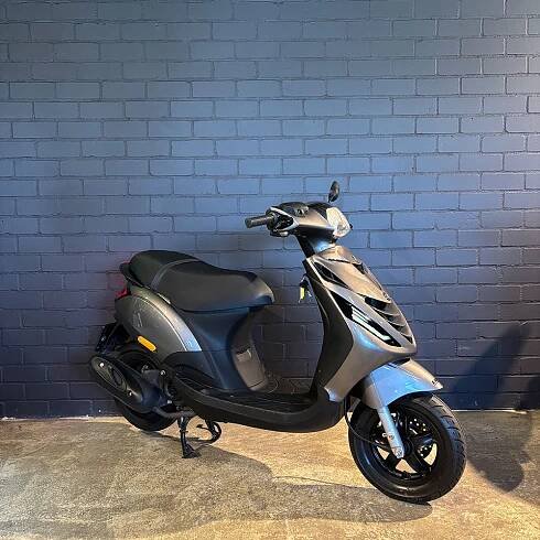 Raswa Scooters - Dealer van o.a. Vespa, Gilera en Piaggio