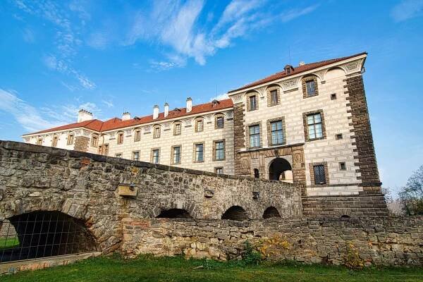 front view nelahozeves zamek