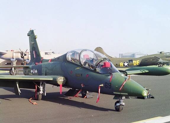 Soubor:Air Tattoo International, RAF Boscombe Down - UK, June 13 1992 - RNZAF - MB-339K.jpg