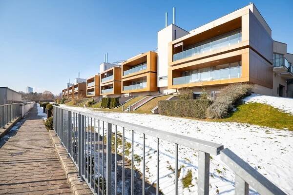 Pronájem byty 3+kk, 83 m2 - Praha - Hrdlořezy - Keller Williams