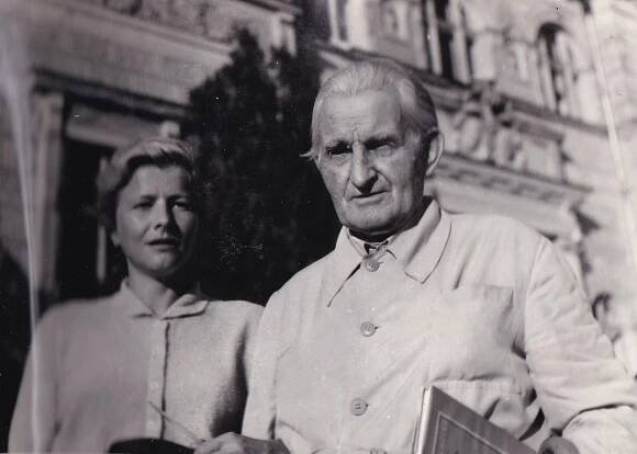 Eva Mňačková s otcom Ivanom Kraskom v roku 1956.
