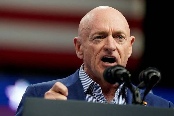 Kapitán Mark Kelly se opřel do Elona Muska, který ho nazval zrádcem