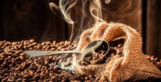 Jak si doma upražit čerstvou kávu? Postup není složitý a výsledek je výtečný