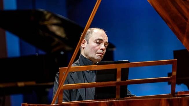 Fantazie na klávesách staletí: Alexander Melnikov a jeho kaleidoskopický stroj času