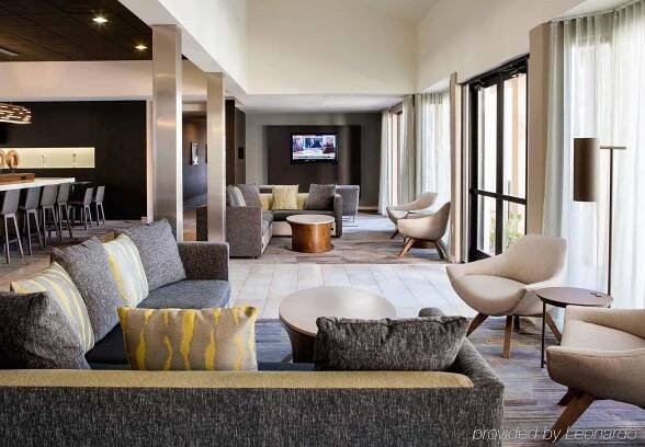 Courtyard By Marriott Phoenix Airport Exterior photo