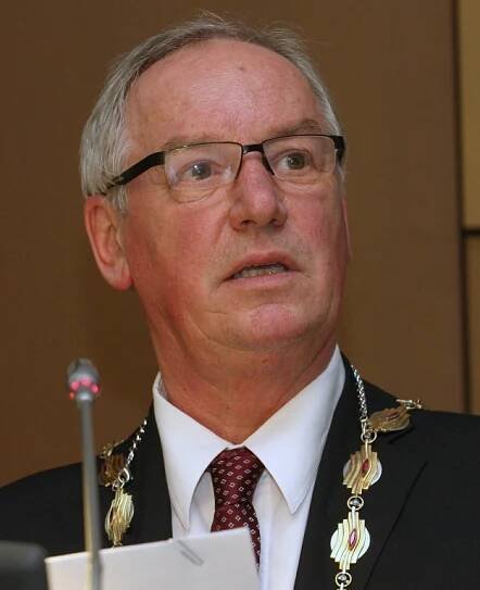 Ústí vede Josef Zikmund. Mandík složil mandát