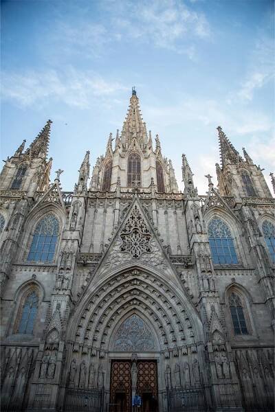 Barcelona & Girona Private Tours - Ariadna Guided Tours