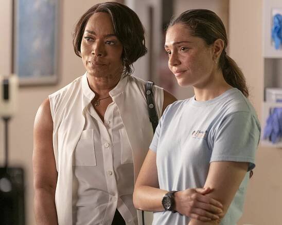 Záchranáři L. A. - Série 7 - Step Nine - Z filmu - Angela Bassett, Juliana Aidén Martinez
