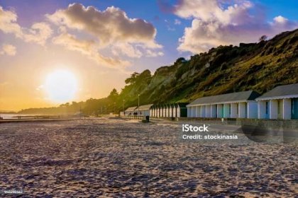 Pláž Bournemouth při západu slunce - Bez autorských poplatků Bournemouth Stock fotka