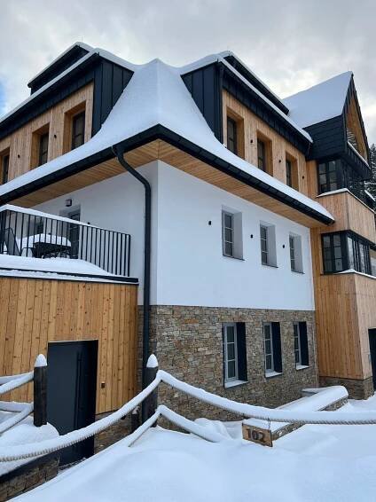 Apartmány Máj – Maskop okna