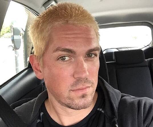 Steve Howey Biography - Facts, Childhood, Family Life & Achievements
