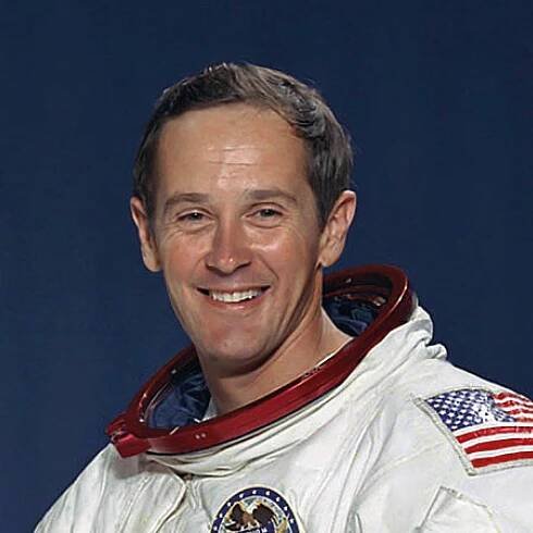 Charles Moss Duke: *3.10.1935, americký astronaut