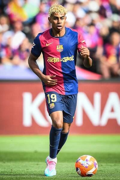 Lamine Yamal of FC Barcelona playing soccer.