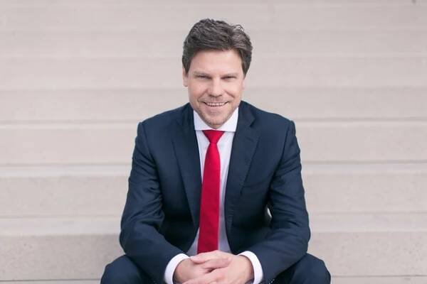 Robert Geiss wird neues Testimonial für sportwetten.de: Eine Partnerschaft voller Glamour, Leidenschaft und Sicherheit