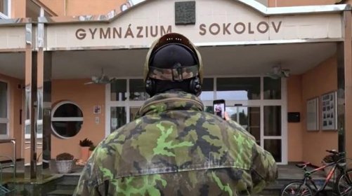 Na Gymnáziu Sokolov se objevil ozbrojený útočník. Jednalo se o preventivní cvičení