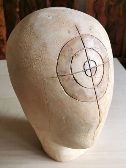 Dřevěná socha HLAVA - výška 38 cm. Galerie VIVA