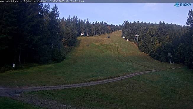 http://kamery.ttnet.cz/image.php?cam=skir1&online=1