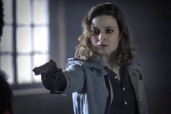 Pennyworth - The Heavy Crown - Z filmu - Emma Paetz