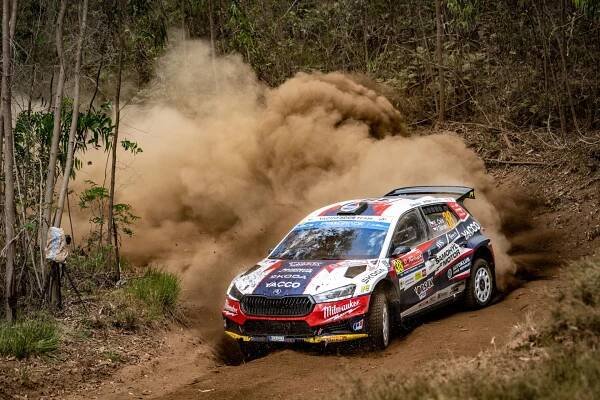 Erik Cais vylomit kolo a musel z  Rally Portugal 2023 odstoupit.