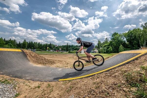 Jihlava otevřela největší pumptrack v republice | Vysočina-news.cz