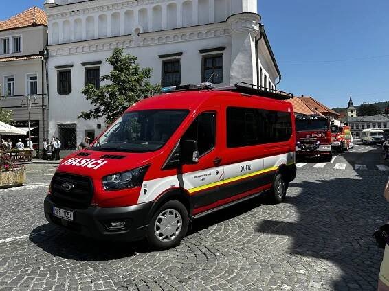 Hasiči v Sušici slavili ve velkém, ohromili vodní fontánou i spanilou jízdou