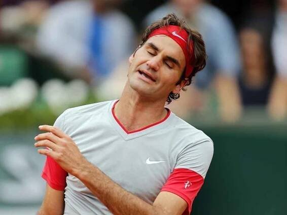 Roger Federer skončil na Roland Garros v osmifinále. Přemohl ho Ernests Gulbis.