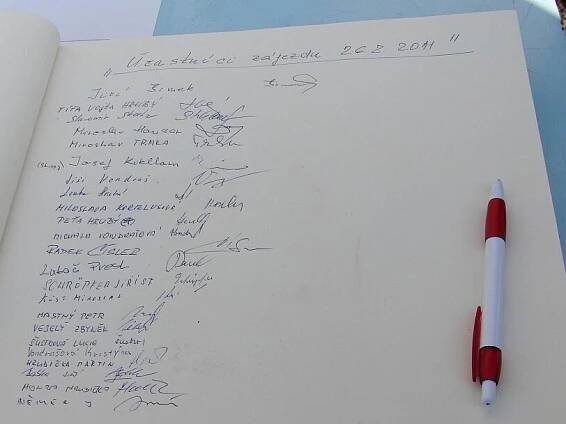 V Srbech přišli na to, jak vytáhnout lidi na náves