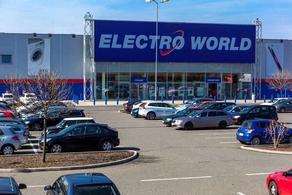 Electro World se mění na Datart. Prodejny čistí sklady a ruší věrnostní program