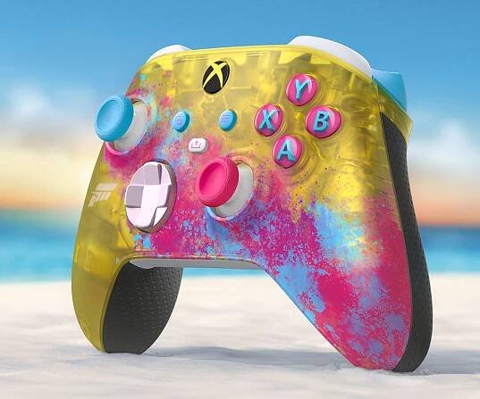 Gamepad Xbox Wirelles Controller 4 Forza Horizon 5 Limited Edition je 100% kompatibilní s herními konzolemi Xbox One a Series S / X, PC systémy s Windows 10 i s vybranými smartphony na bázi Androidu či iOS.