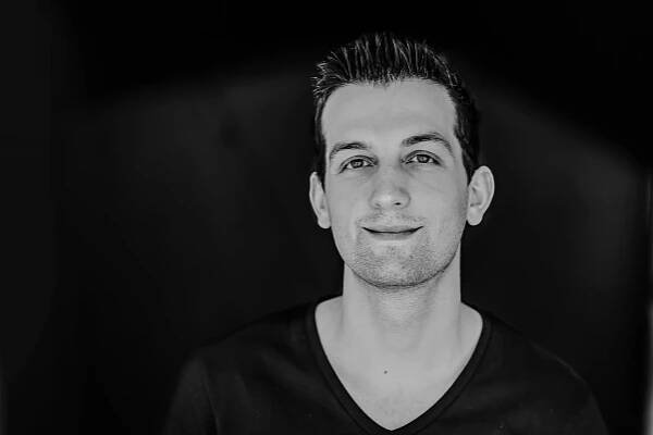 Personal branding para el actor Aaron Dominguez - Agencia Creativa de Galicia especializada en fotografía y vídeo para desde