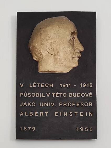 Soubor:Pamětní deska Alberta Einsteina ve Viničné 7, Praha.jpg – Wikipedie