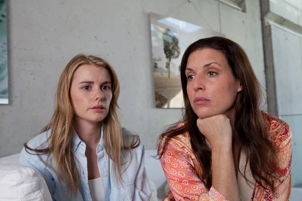16 über Nacht! - Z filmu - Anna Hausburg, Elena Uhlig