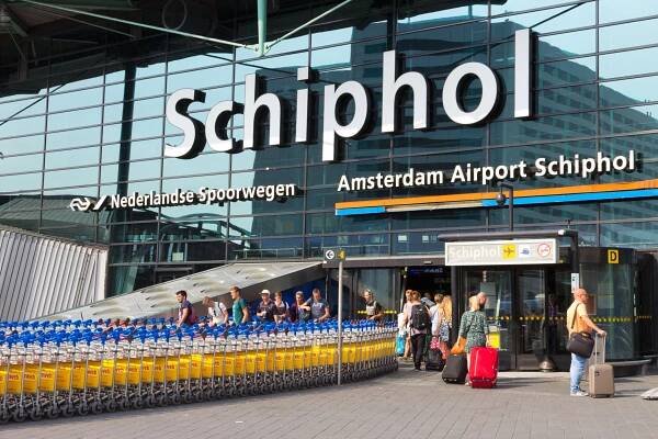 Letiště v Amsterdamu neodbavovalo lety. Dopravu pomalu obnovuje