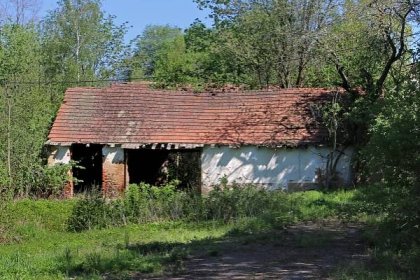 Soubor:Neustupov, Barčov, old barn.jpg – Wikipedie