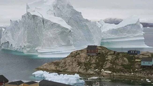 Hora ledu ohrožuje grónskou vesnici. Hrozí vlnou tsunami