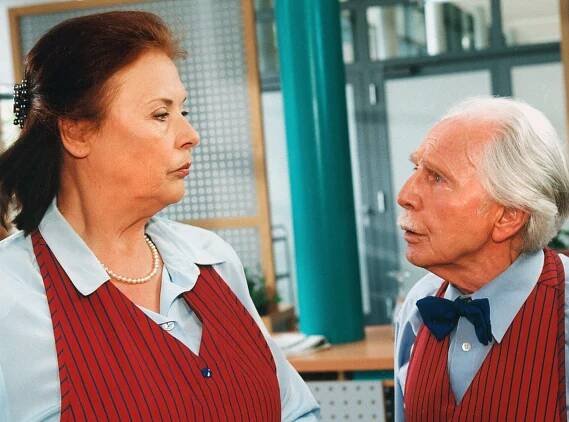 In aller Freundschaft - Doktorspiele (S06E31) (2003)