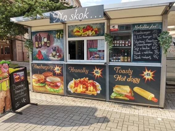 Hranolky nebo hovězí burger a domácí limonáda na odnos s sebou