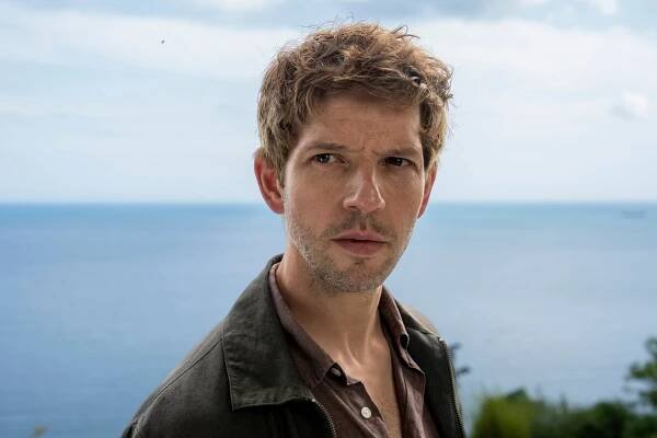 Bergerac - Promo - Damien Molony