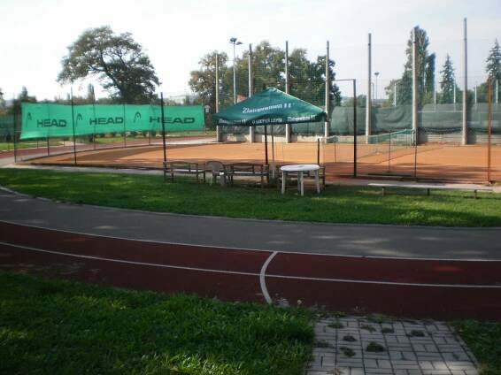 areál, atletická tartanová dráha – TJ Sokol Vysočany TSM