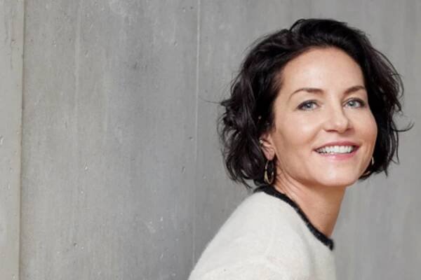 Rosenheim-Cops: Marisa Burger abseits der "Frau Stockl": So wild ist ihre Vergangenheit