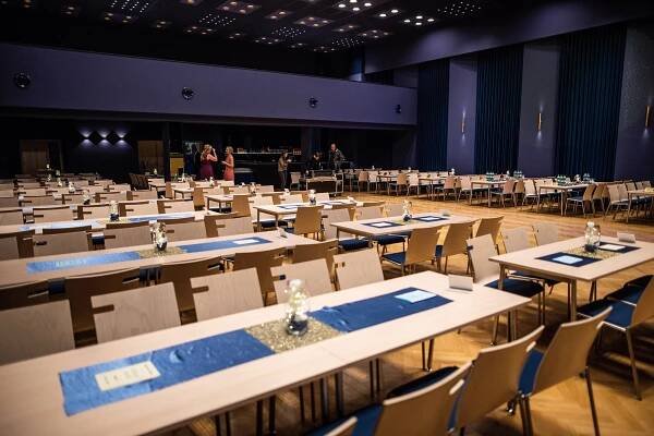 OBRAZEM: Nový kulturní dům v Petřkovicích slavnostně otevřel jarní bál