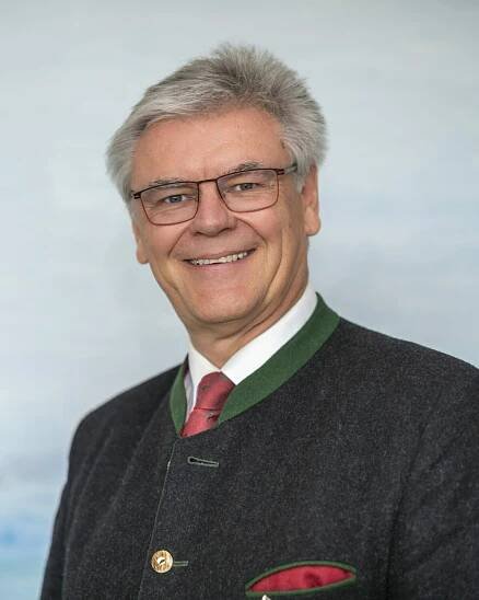 „Oberbayern ist eine Region voller Lebensfreude, in der Tradition und Innovation Hand in Hand gehen. Unsere einzigartige Kulturlandschaft, die Herzlichkeit der Menschen und die hohe Lebensqualität machen sie zu einem ganz besonderen Reiseziel. Der Tourismusverband Oberbayern München e.V. und der Bezirk Oberbayern setzen sich dafür ein, diese Stärken weiterzuentwickeln und in die
Zukunft zu führen.“
