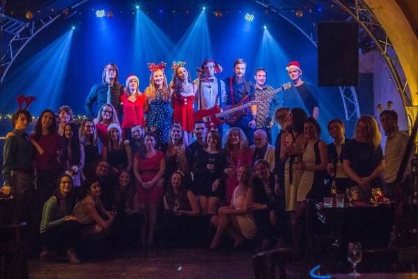FOTOGALERIE: V Jazz Tibet Clubu se o víkendu točil videoklip k vánoční písni Zázraky přání | Galerie | Hanácká Drbna - zprávy